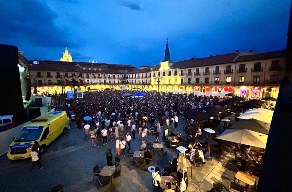Arquitecto De La Vida- Plaza Mayor レオン エクステリア 写真