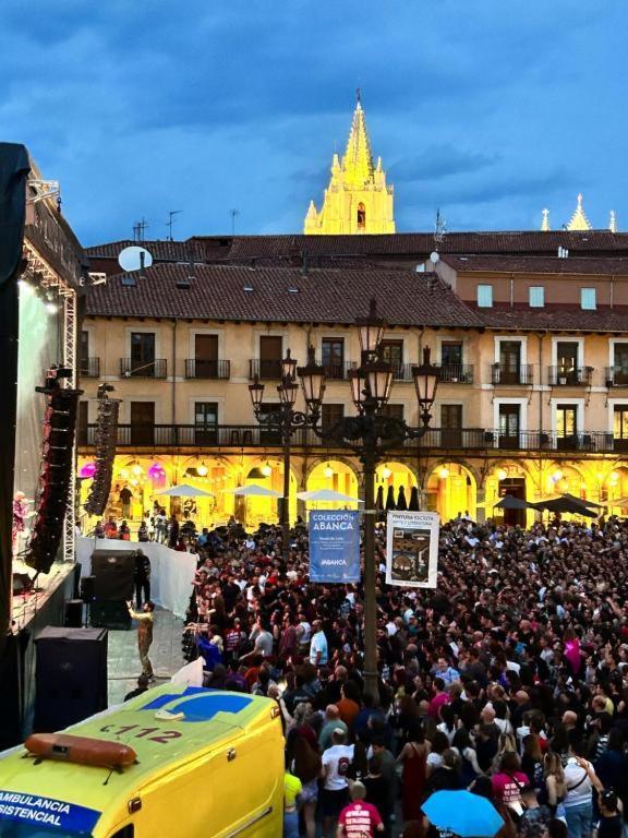 Arquitecto De La Vida- Plaza Mayor レオン エクステリア 写真