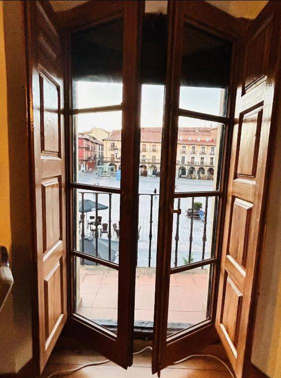 Arquitecto De La Vida- Plaza Mayor レオン エクステリア 写真