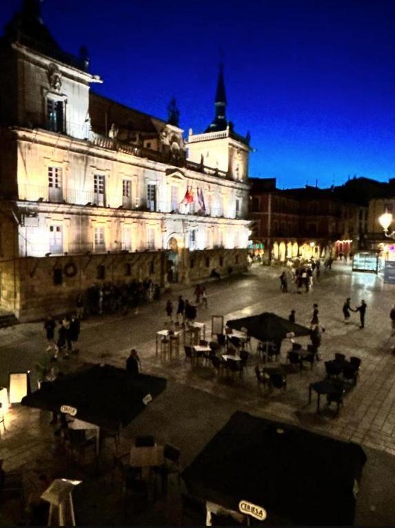 Arquitecto De La Vida- Plaza Mayor レオン エクステリア 写真