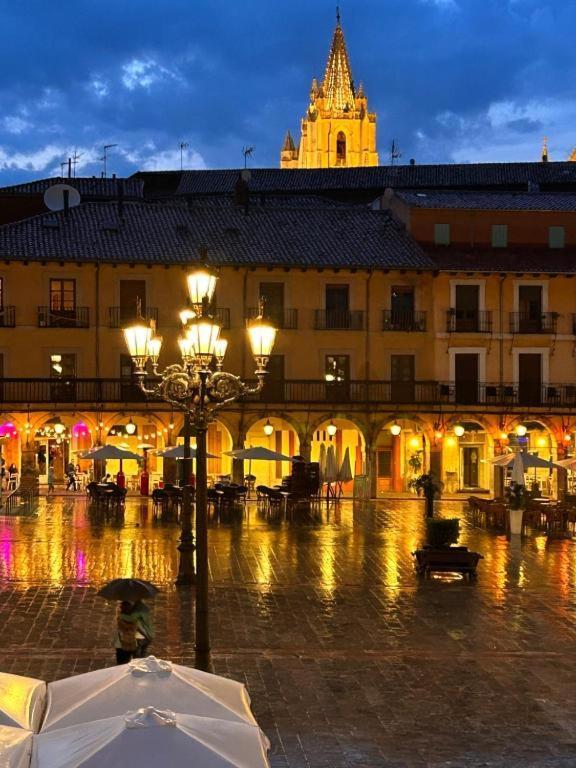 Arquitecto De La Vida- Plaza Mayor レオン エクステリア 写真