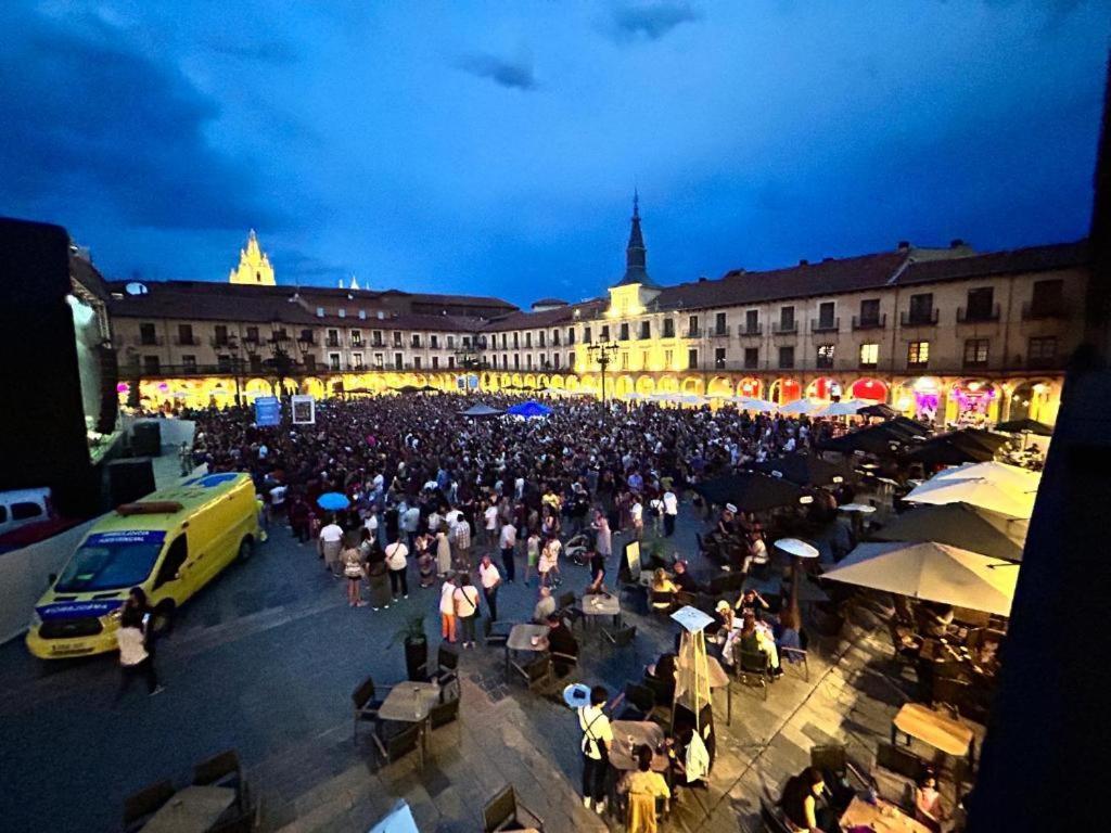 Arquitecto De La Vida- Plaza Mayor レオン エクステリア 写真