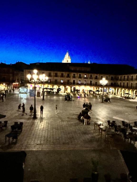 Arquitecto De La Vida- Plaza Mayor レオン エクステリア 写真