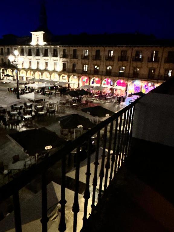 Arquitecto De La Vida- Plaza Mayor レオン エクステリア 写真